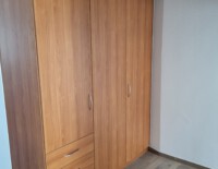 Alt trifft Modern!!    Moderne Einbauschränke in Stadtvilla eingepasst.